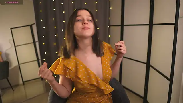 Snapshot of Addelin_Moon chatting on February 1, 2025, 4:22 pm Addelin Moon online show from February 1, 2025, 4:22 pm