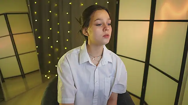 Snapshot of Addelin_Moon chatting on February 19, 2025, 3:27 pm Addelin Moon online show from February 19, 2025, 3:27 pm