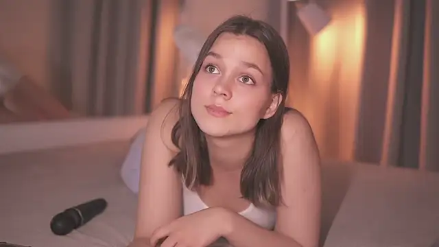 Snapshot of Addelin_Moon chatting on March 5, 2025, 4:02 pm Addelin Moon online show from March 5, 2025, 4:02 pm