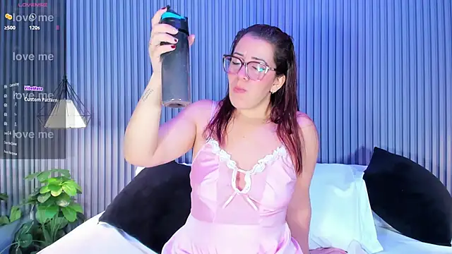 Snapshot of vanity_sex chatting on November 20, 2025, 11:43 am vanity sex online show from November 20, 2025, 11:43 am