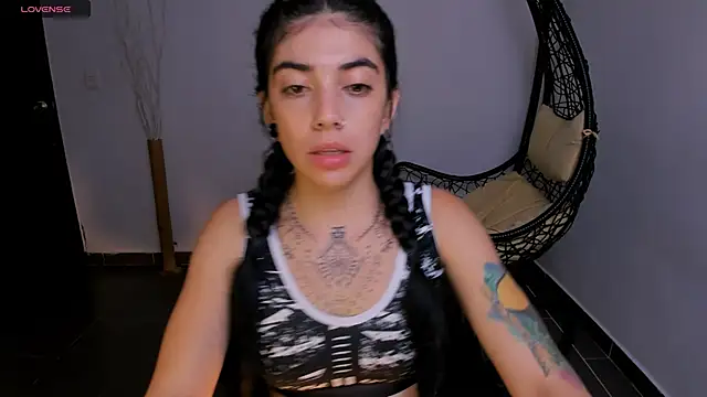 Snapshot of Nina-monroe chatting on March 11, 2025, 11:15 pm Nina-monroe online show from March 11, 2025, 11:15 pm