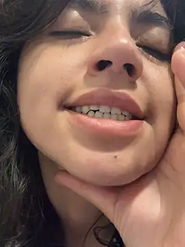 Snapshot of ViolettaSummer chatting on June 19, 2026, 12:31 pm ViolettaSummer online show from June 19, 2026, 12:31 pm