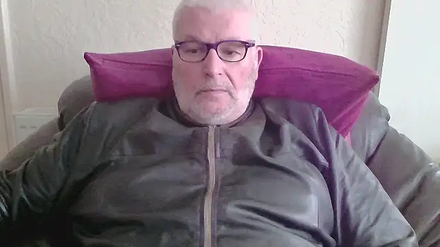 Snapshot of Leatherman63 chatting on October 25, 2025, 8:55 am Leatherman63 online show from October 25, 2025, 8:55 am