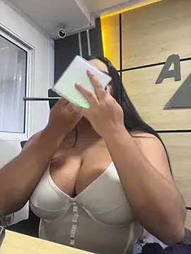 little lissiee online show from April 5, 2026, 12:19 am