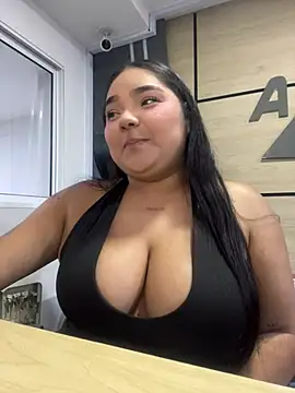 little lissiee online show from April 19, 2026, 1:05 am