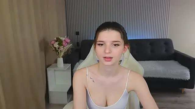 sofia  home online show from November 2, 2025, 4:31 pm