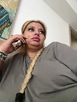 Snapshot of AllysonK chatting on July 15, 2026, 12:21 pm AllysonK online show from July 15, 2026, 12:21 pm