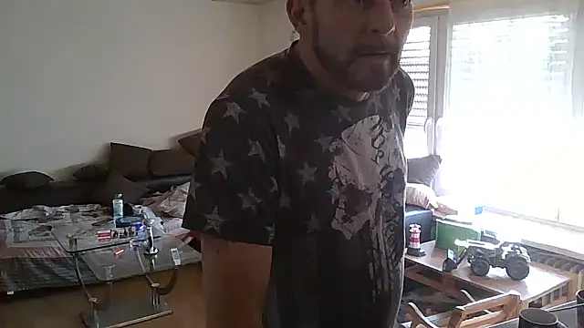 Snapshot of rosaeichel chatting on March 4, 2026, 4:02 pm rosaeichel online show from March 4, 2026, 4:02 pm