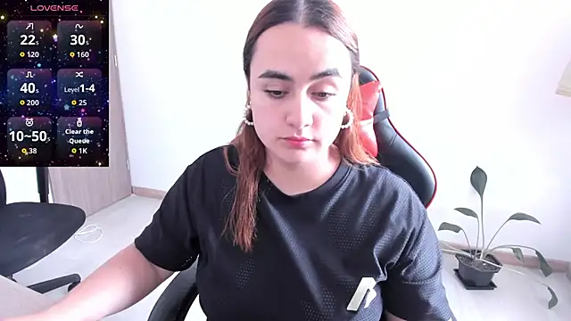 maryluna95 online show from April 20, 2026, 8:32 pm