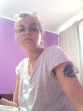 Snapshot of BritneyHudson chatting on November 17, 2025, 7:47 am BritneyHudson online show from November 17, 2025, 7:47 am