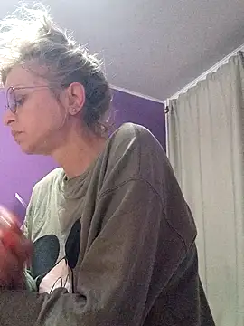 Snapshot of BritneyHudson chatting on November 23, 2025, 3:28 am BritneyHudson online show from November 23, 2025, 3:28 am