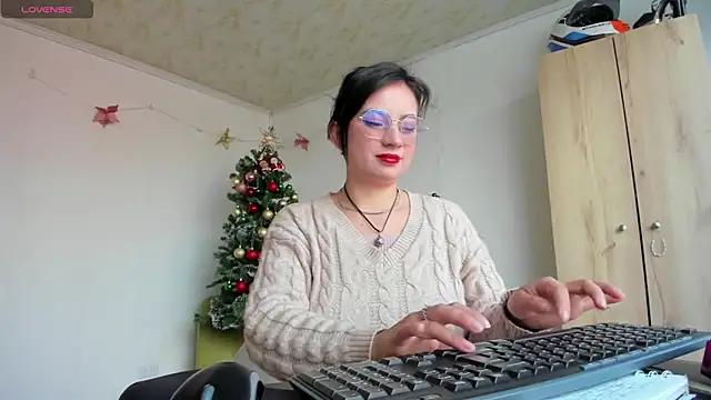 Snapshot of Hanna_Sofiax01 chatting on December 2, 2024, 2:19 pm Hanna Sofiax01 online show from December 2, 2024, 2:19 pm