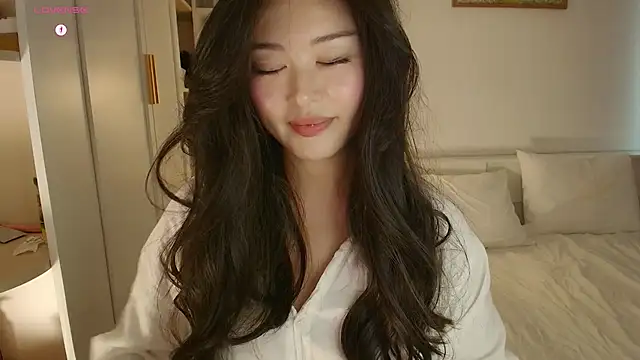 tenderlybaee online show from October 17, 2025, 4:15 am