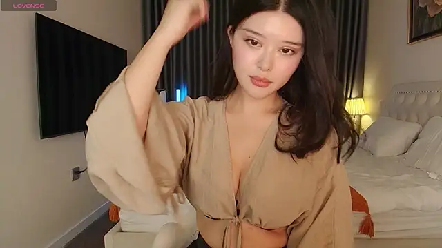 tenderlybaee online show from April 19, 2026, 4:12 am