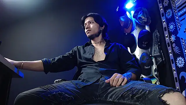 Dicaprioo  online show from March 3, 2025, 6:44 pm