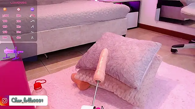 Charlotte Jones   online show from February 6, 2025, 2:26 pm