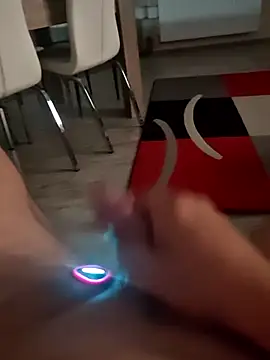 Szeltolo001 online show from April 18, 2026, 2:26 am