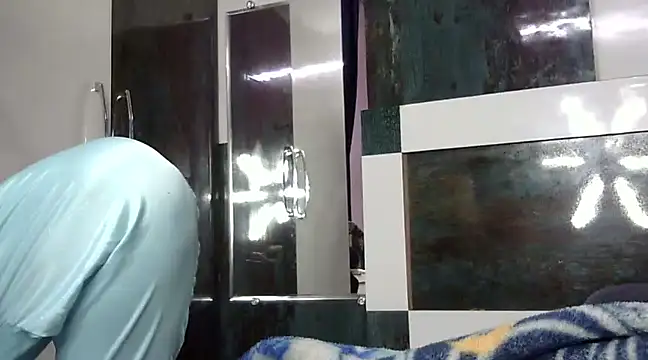 momo lov online show from December 16, 2024, 5:38 am