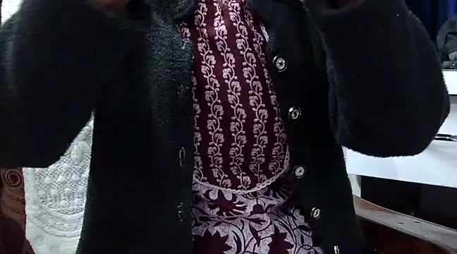 momo lov online show from December 19, 2024, 4:23 am