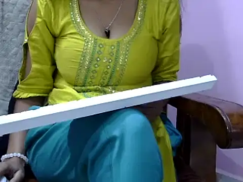 momo lov online show from December 24, 2024, 11:06 am