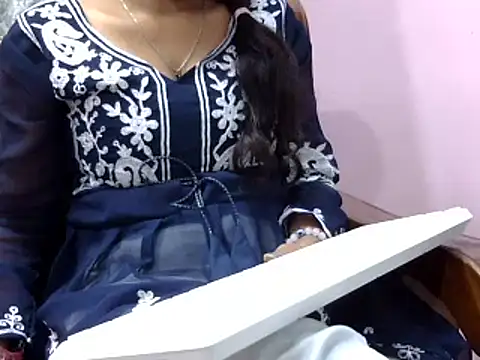 momo lov online show from December 28, 2024, 8:26 am