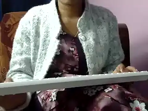 momo lov online show from January 4, 2025, 7:24 am