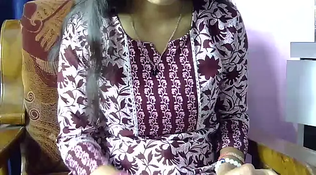 momo lov online show from January 8, 2025, 5:05 am