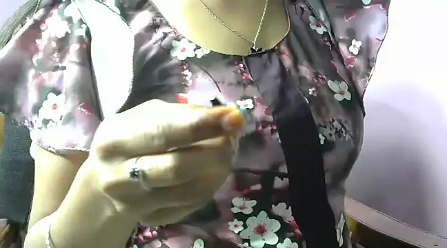 momo lov online show from February 13, 2025, 11:17 am