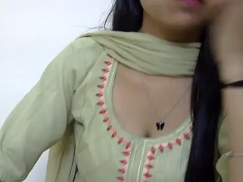 momo lov online show from March 18, 2025, 5:09 am