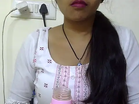 momo lov online show from October 10, 2025, 4:55 am