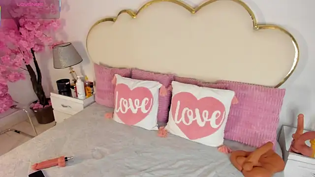 CahitlinBell online show from November 26, 2025, 5:30 am