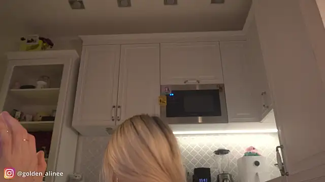 Golden Aline online show from January 15, 2025, 9:30 pm