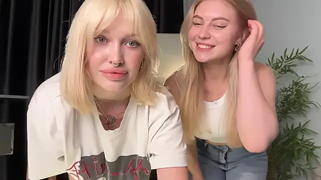 Snapshot of Golden_Aline chatting on July 26, 2026, 6:26 pm Golden Aline online show from July 26, 2026, 6:26 pm