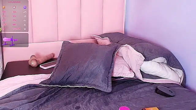 bella-green online show from March 8, 2025, 10:24 pm