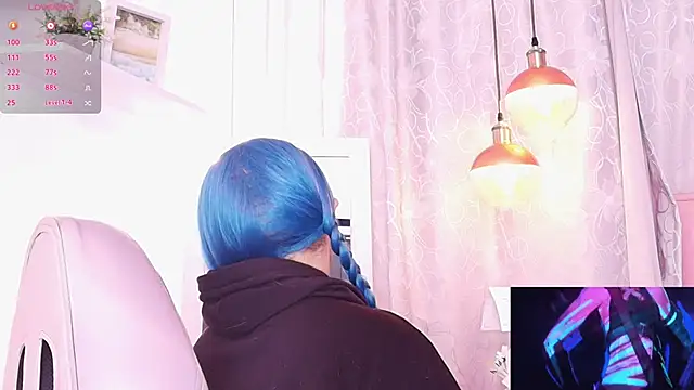 bella-green online show from March 15, 2025, 7:05 pm