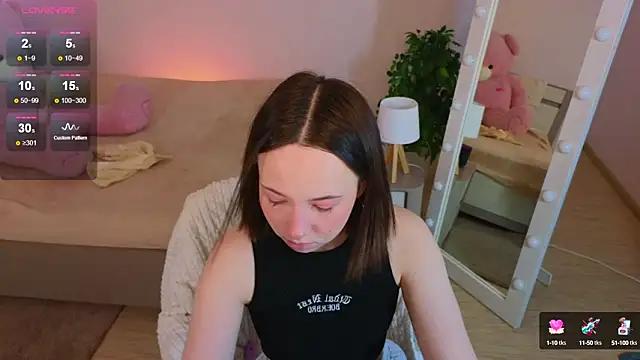 Hayle Hill online show from March 16, 2025, 2:21 am