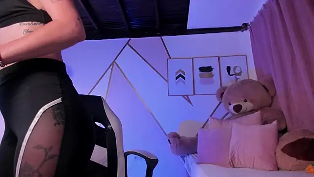 maye wells online show from February 3, 2025, 11:58 pm