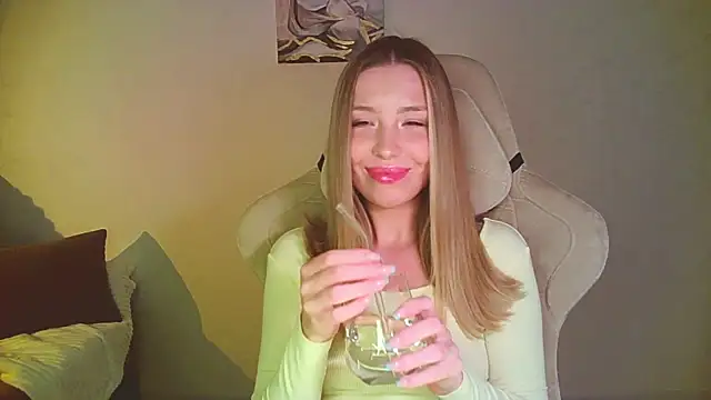 mia raspberrie online show from June 29, 2026, 10:54 pm