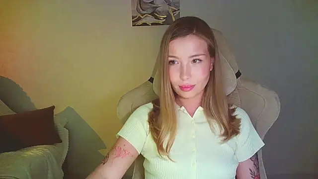 mia raspberrie online show from July 14, 2026, 9:31 pm