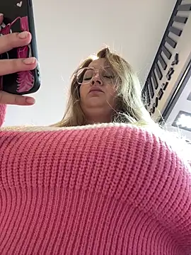 Teya moon  online show from February 10, 2026, 9:35 am