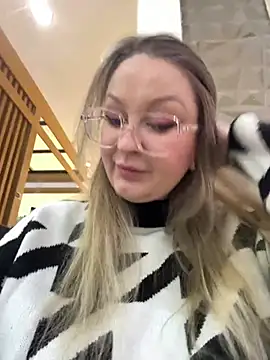 Snapshot of Teya_moon_ chatting on March 8, 2026, 3:27 pm Teya moon online show from March 8, 2026, 3:27 pm