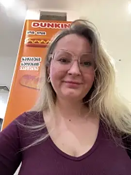 Snapshot of Teya_moon_ chatting on April 17, 2026, 1:58 pm Teya moon online show from April 17, 2026, 1:58 pm
