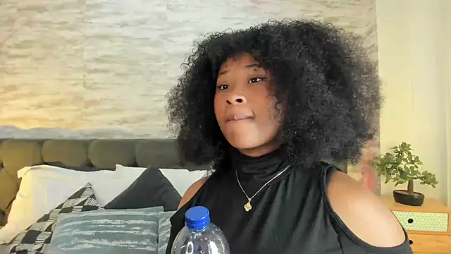 Snapshot of Anneth__M chatting on September 12, 2025, 7:36 pm Anneth M online show from September 12, 2025, 7:36 pm
