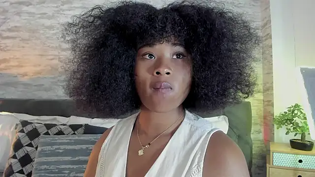 Snapshot of Anneth__M chatting on October 1, 2025, 7:42 pm Anneth M online show from October 1, 2025, 7:42 pm