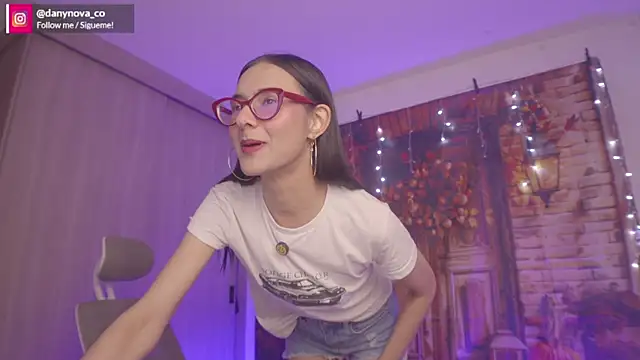 DanyNova Co online show from November 28, 2025, 9:06 pm