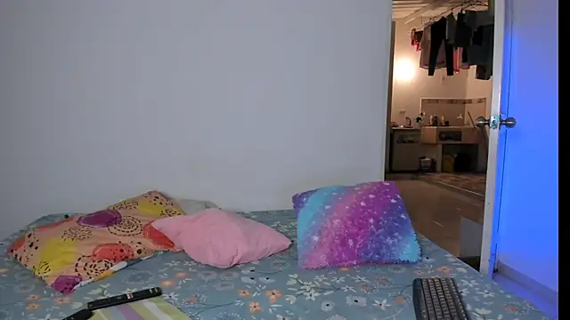 thamara26 online show from February 11, 2026, 2:05 am