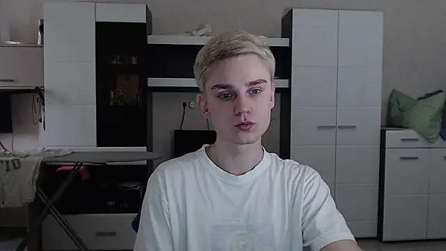 angryzan online show from March 10, 2025, 4:38 am