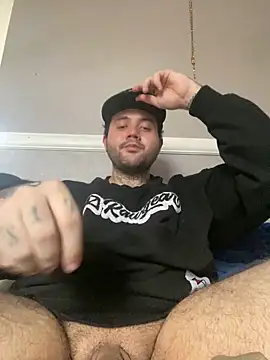 Snapshot of 817raul chatting on March 9, 2025, 8:21 pm 817raul online show from March 9, 2025, 8:21 pm