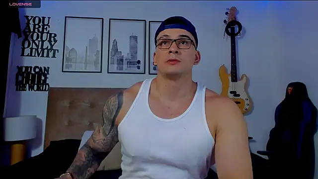 seancarreraa online show from December 18, 2025, 3:23 am