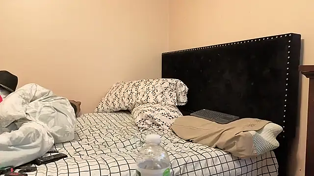 hailzeffn online show from October 22, 2025, 7:13 pm